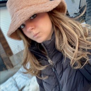 Meet your Posher, Helena